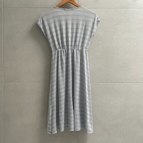 Soft Summer Dress - Picture 3 of 6